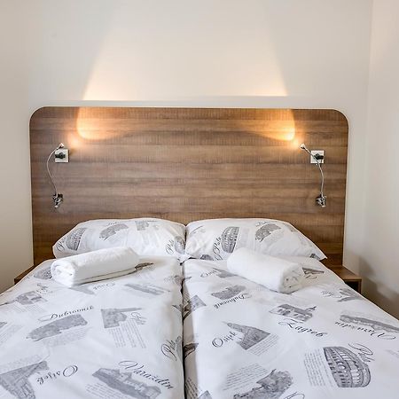 Apartment Moving Загреб Екстериор снимка