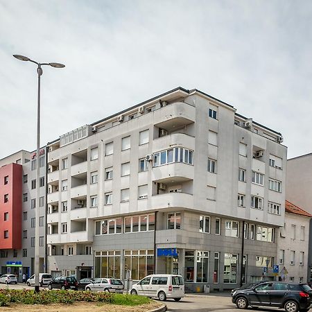 Apartment Moving Загреб Екстериор снимка