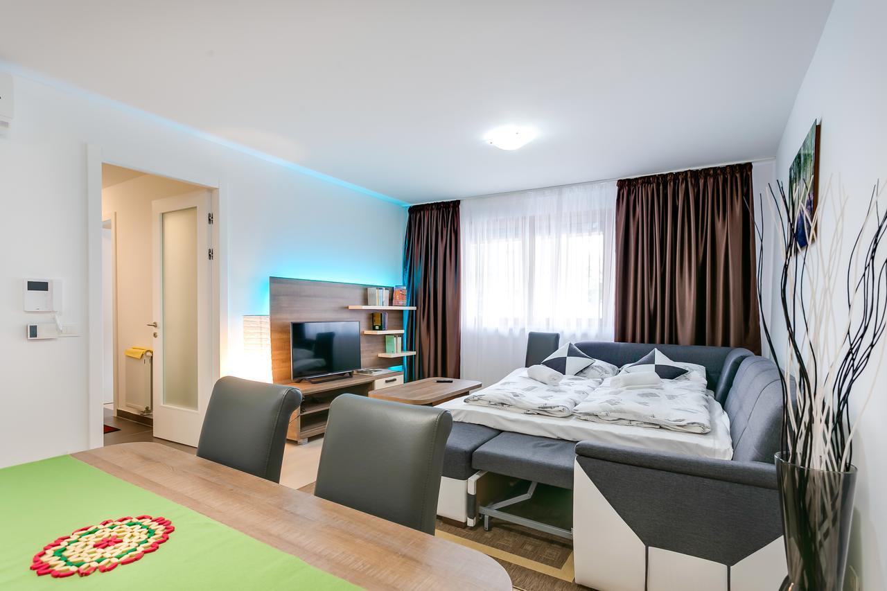 Apartment Moving Загреб Екстериор снимка